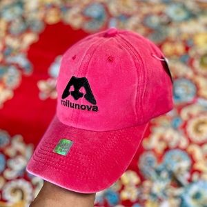 Milunova Nutjob dad hat in red